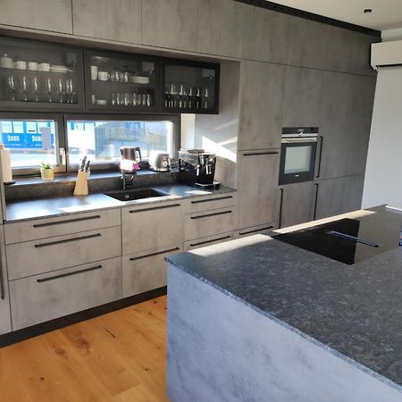 Luxurioeses Penthouse Mit Blick Auf Die Uno-City Und Dem Kaiserwasser. 3Schlafzimmer, 2 Baeder, Privat Lift Ins Apartment Bécs Kültér fotó