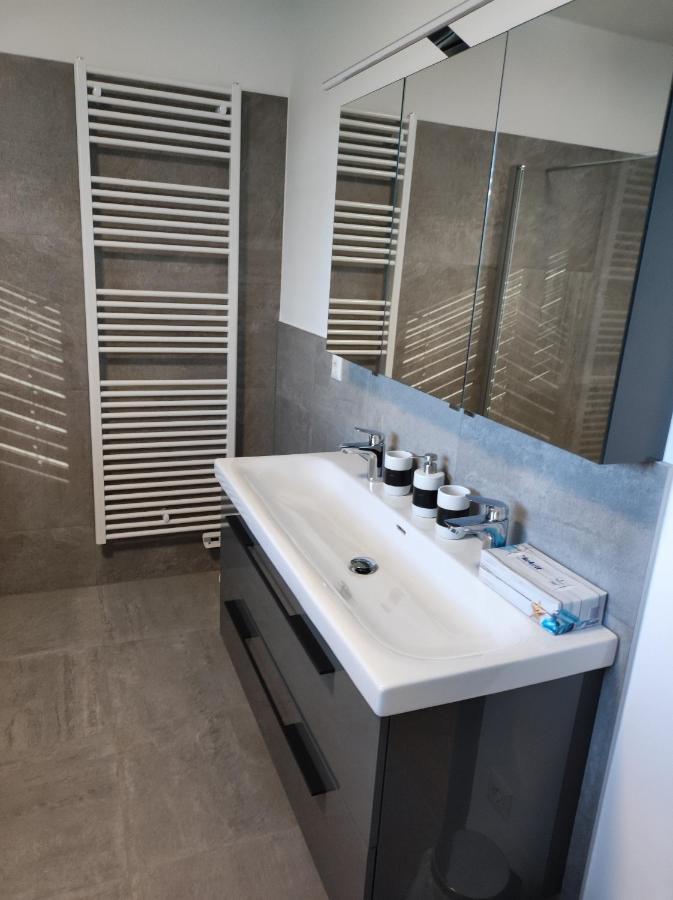 Luxurioeses Penthouse Mit Blick Auf Die Uno-City Und Dem Kaiserwasser. 3Schlafzimmer, 2 Baeder, Privat Lift Ins Apartment Bécs Kültér fotó