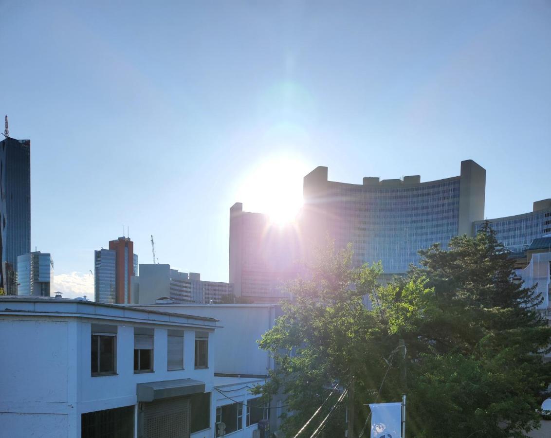 Luxurioeses Penthouse Mit Blick Auf Die Uno-City Und Dem Kaiserwasser. 3Schlafzimmer, 2 Baeder, Privat Lift Ins Apartment Bécs Kültér fotó