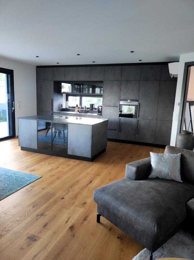 Luxurioeses Penthouse Mit Blick Auf Die Uno-City Und Dem Kaiserwasser. 3Schlafzimmer, 2 Baeder, Privat Lift Ins Apartment Bécs Kültér fotó
