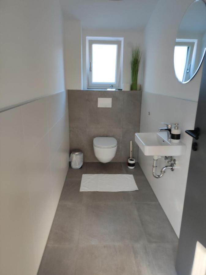 Luxurioeses Penthouse Mit Blick Auf Die Uno-City Und Dem Kaiserwasser. 3Schlafzimmer, 2 Baeder, Privat Lift Ins Apartment Bécs Kültér fotó