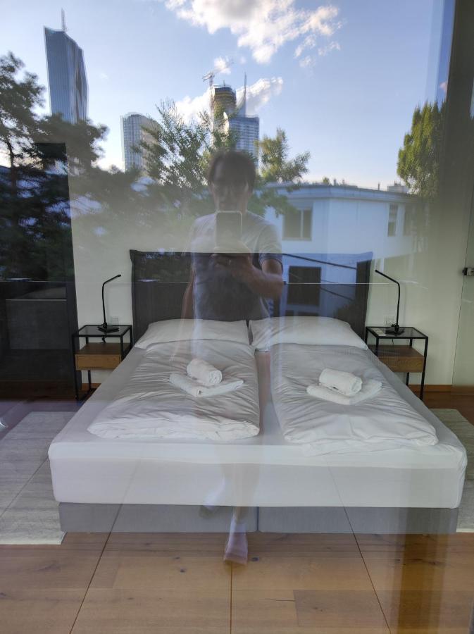 Luxurioeses Penthouse Mit Blick Auf Die Uno-City Und Dem Kaiserwasser. 3Schlafzimmer, 2 Baeder, Privat Lift Ins Apartment Bécs Kültér fotó