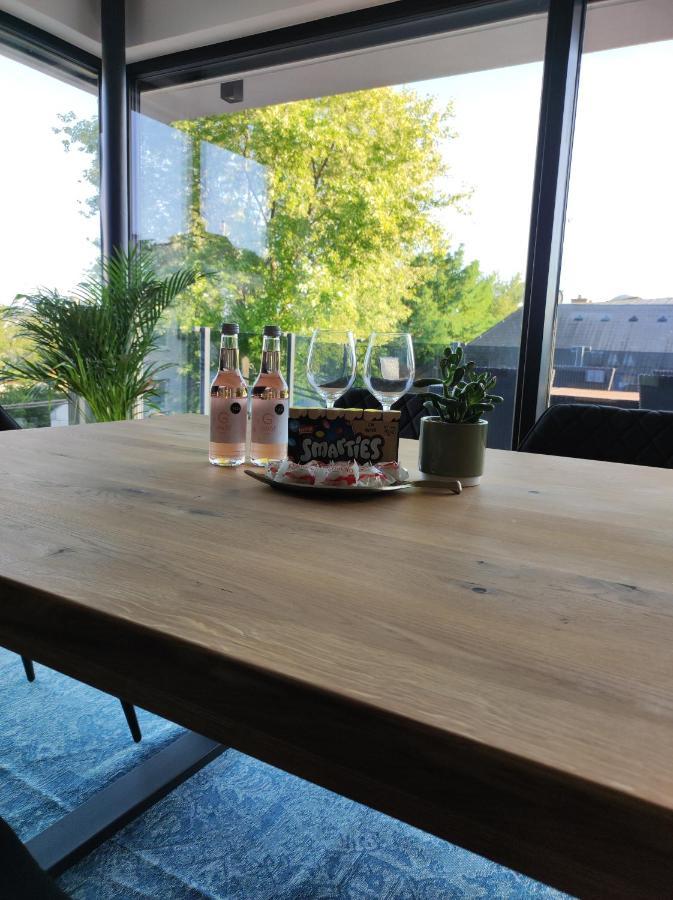 Luxurioeses Penthouse Mit Blick Auf Die Uno-City Und Dem Kaiserwasser. 3Schlafzimmer, 2 Baeder, Privat Lift Ins Apartment Bécs Kültér fotó