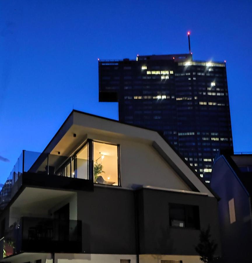 Luxurioeses Penthouse Mit Blick Auf Die Uno-City Und Dem Kaiserwasser. 3Schlafzimmer, 2 Baeder, Privat Lift Ins Apartment Bécs Kültér fotó
