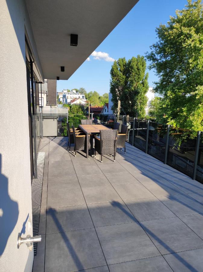 Luxurioeses Penthouse Mit Blick Auf Die Uno-City Und Dem Kaiserwasser. 3Schlafzimmer, 2 Baeder, Privat Lift Ins Apartment Bécs Kültér fotó