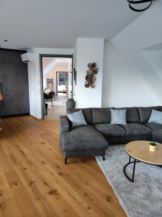 Luxurioeses Penthouse Mit Blick Auf Die Uno-City Und Dem Kaiserwasser. 3Schlafzimmer, 2 Baeder, Privat Lift Ins Apartment Bécs Kültér fotó